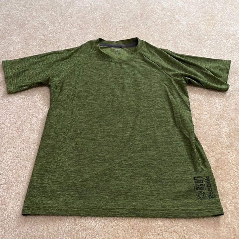 REEBOK SIZE MEDIUM 10/12 SHIRT
